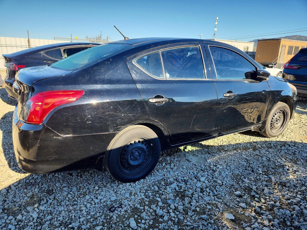 2018 Nissan Versa S - Image 3