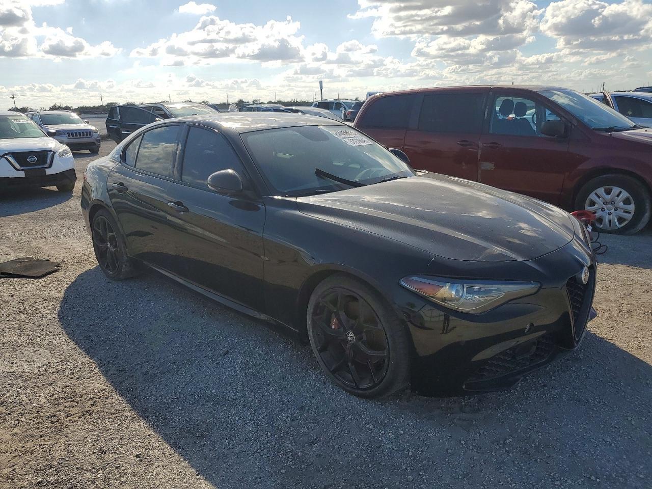 2019 Alfa Romeo Giulia - Фото 4