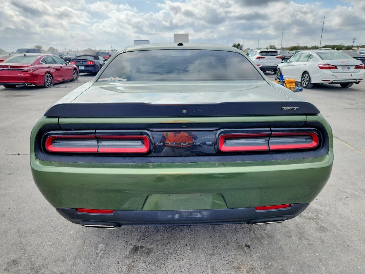 2022 Dodge Challenger Sxt - Фото 6