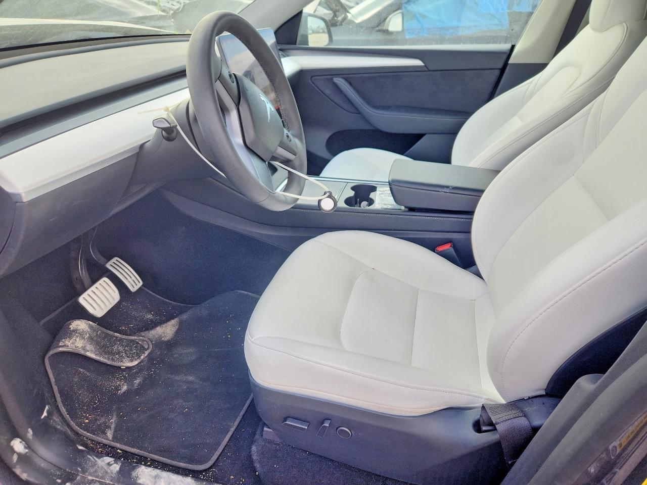 2023 Tesla Model Y - Image 7