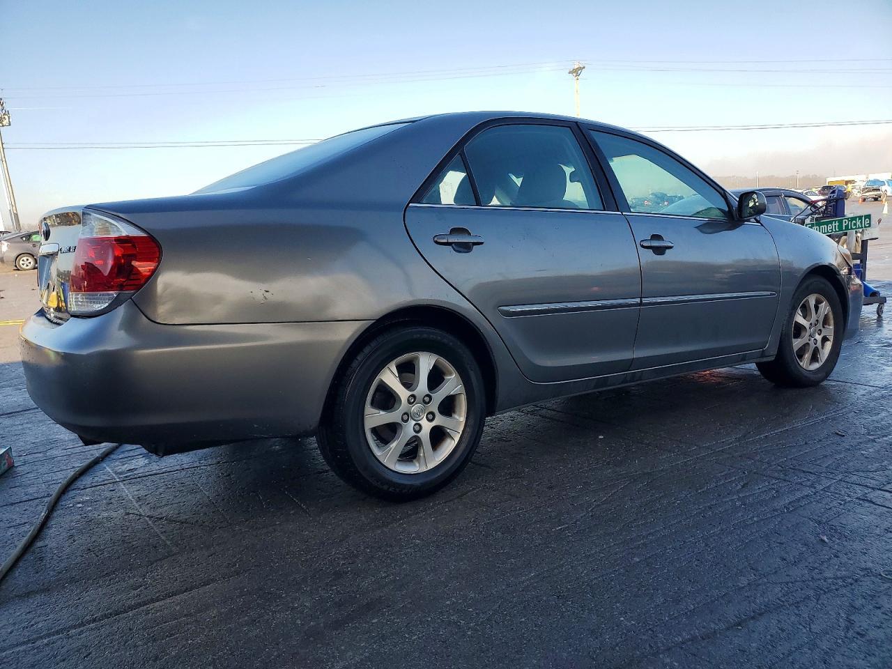 2005 Toyota Camry Le - Фото 3