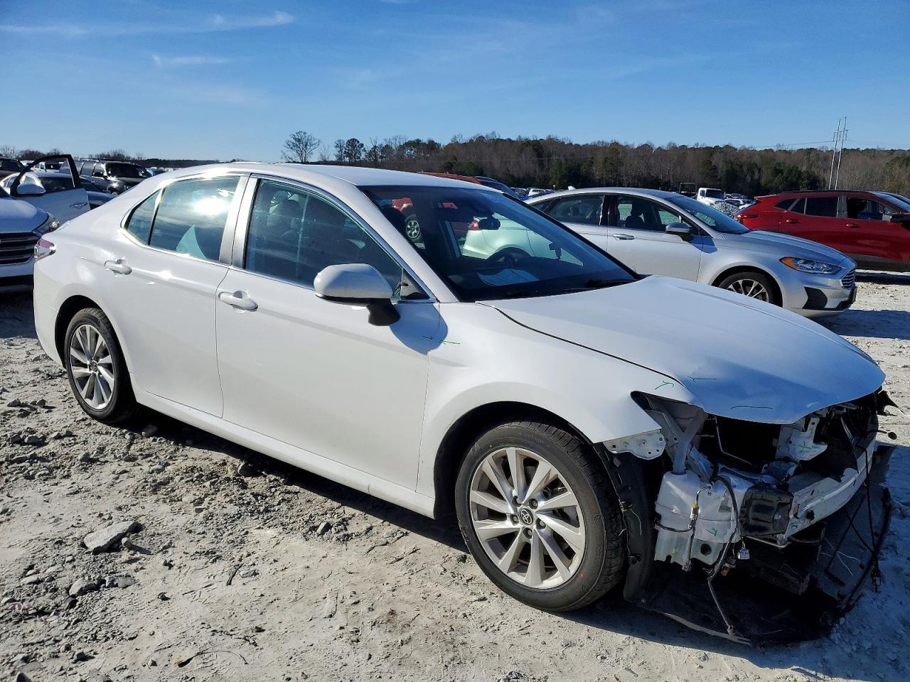 2022 Toyota Camry Le - Фото 4