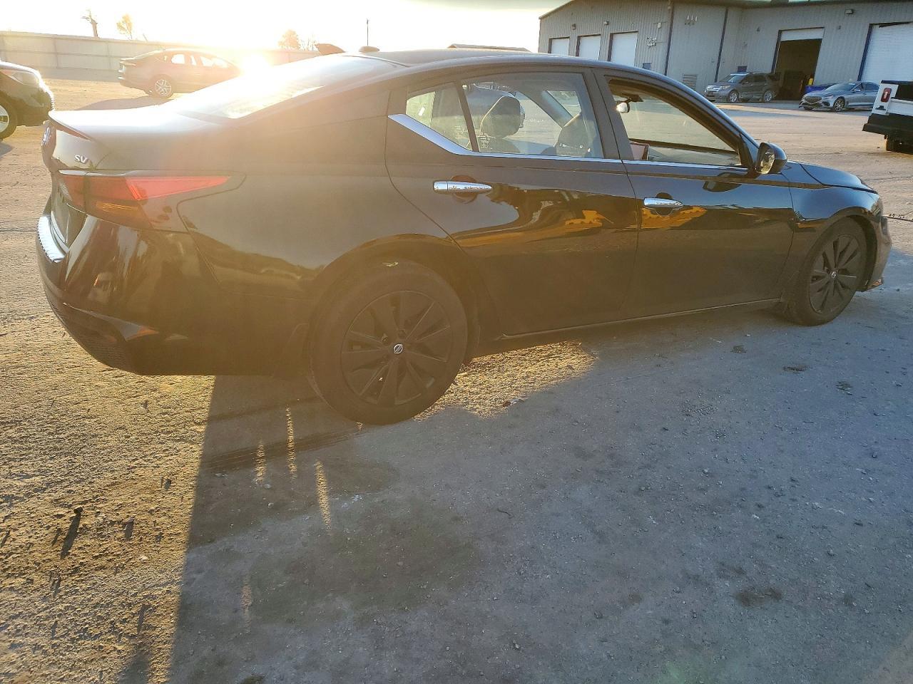 2022 Niss Altima Sv - Фото 3