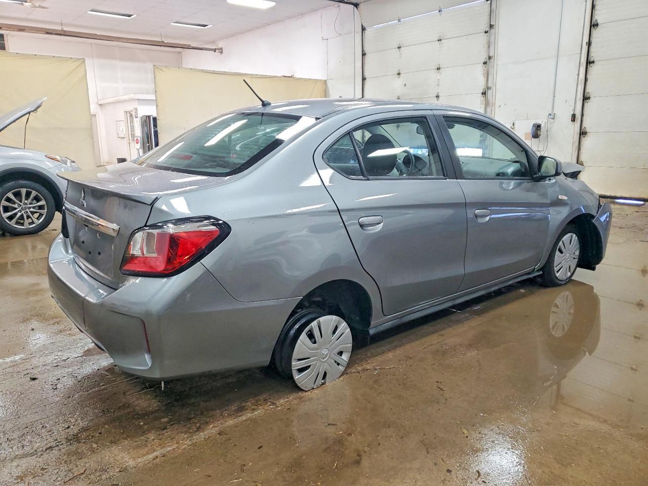 2023 Mitsubishi Mirage G4 Es - Image 3