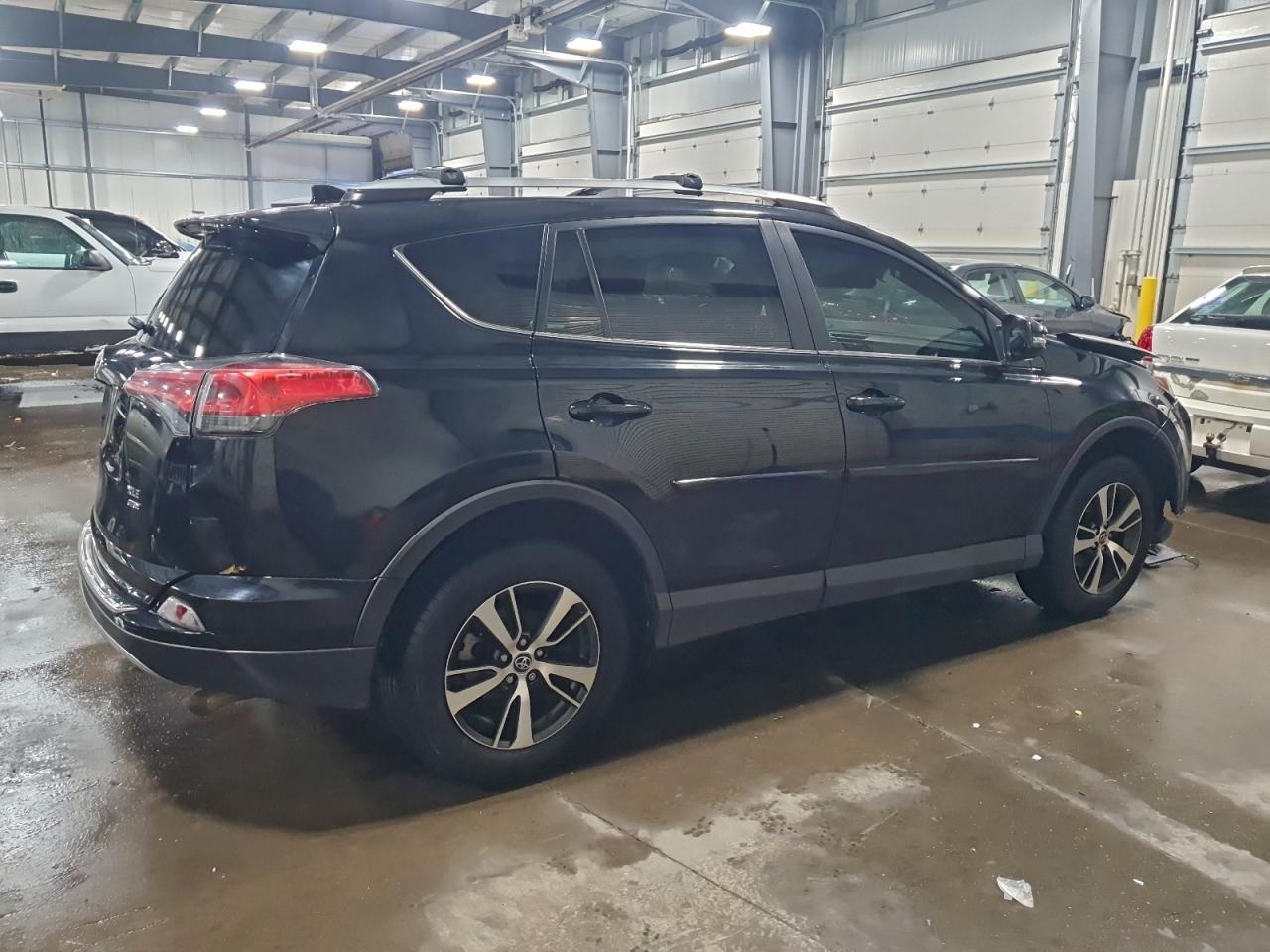 2017 Toyota Rav4 Xle - Фото 3