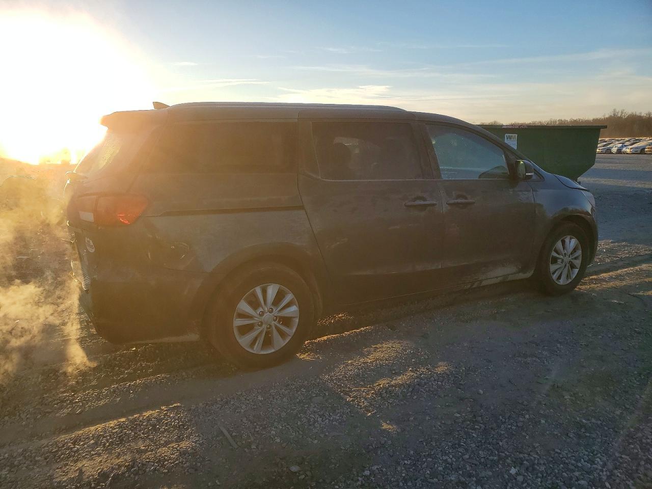 2017 Kia Sedona Lx - Image 3
