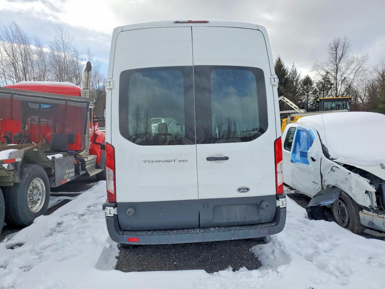 2017 Ford Transit 250 Delivery Van - Фото 6