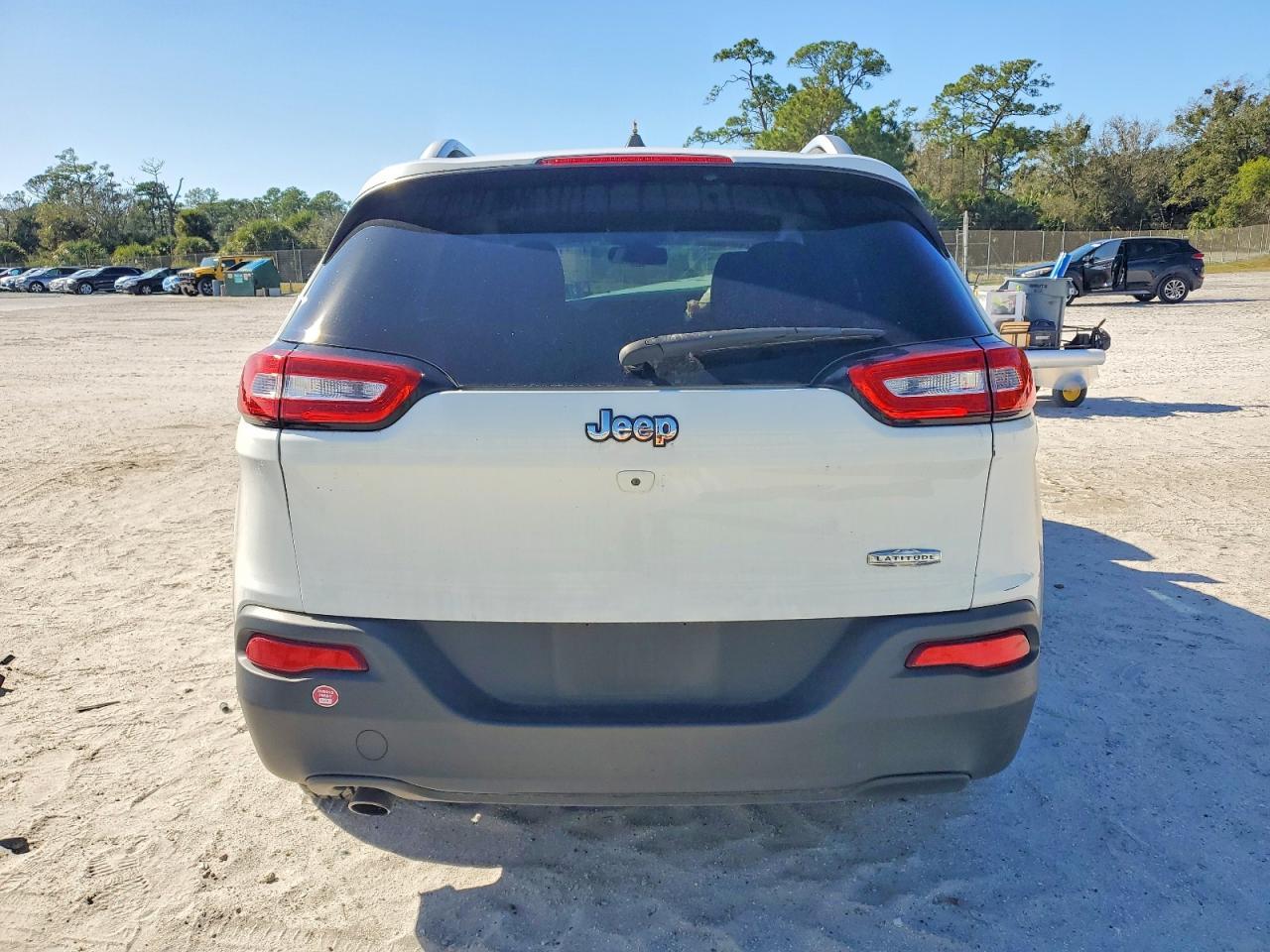 2016 Jeep Cherokee Latitude - Image 6
