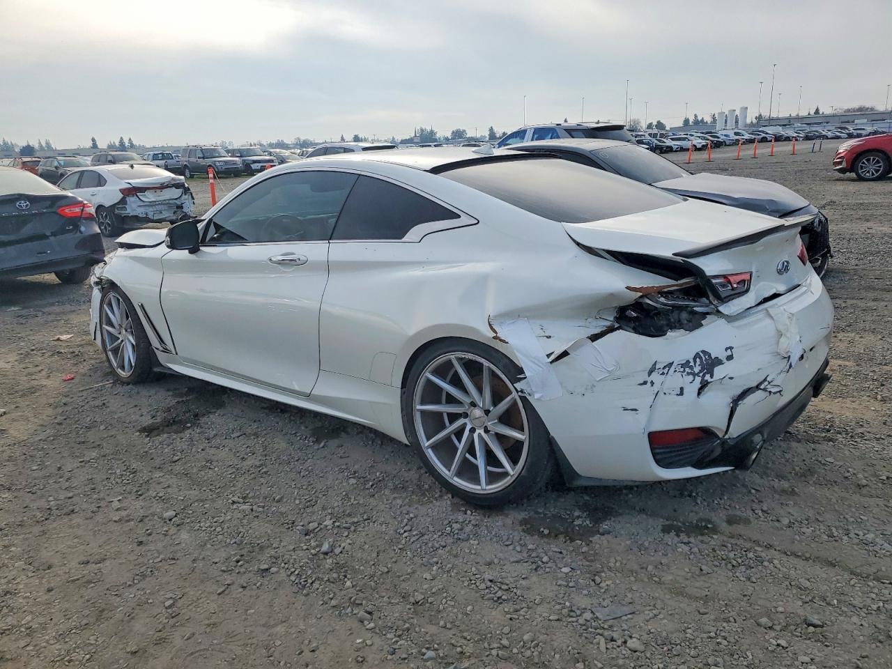 2017 Infiniti Q60 Premium - Фото 2