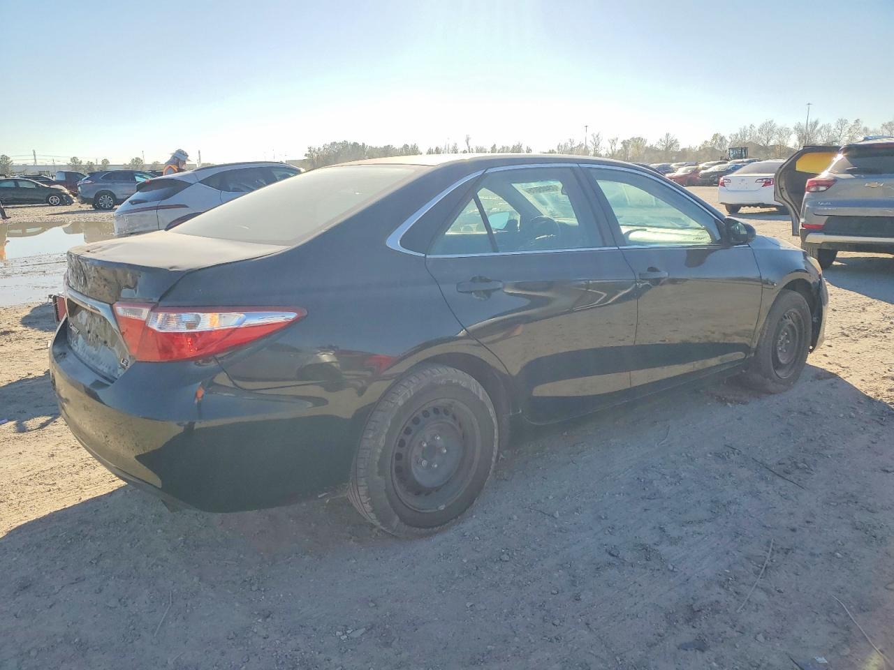 2017 Toyota Camry Le - Image 3