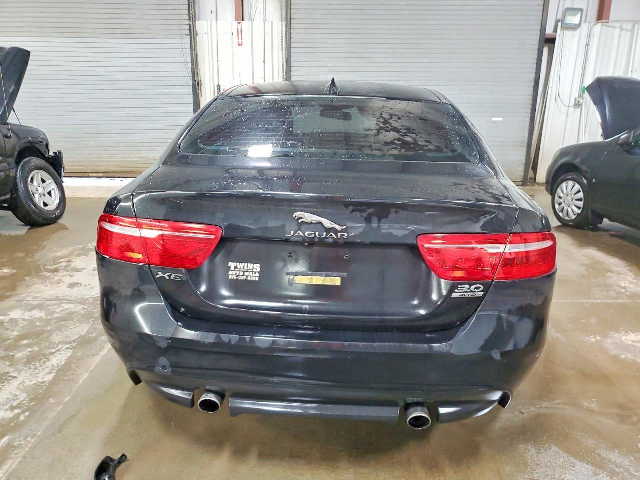 2017 Jaguar Xe Premium - Фото 6