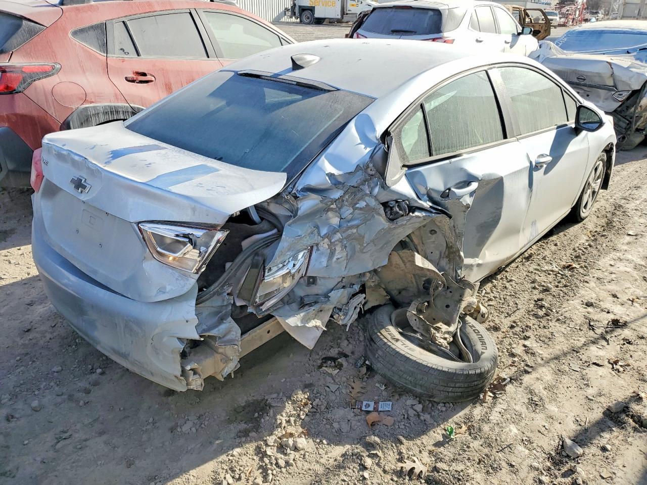 2018 Chevrolet Cruze Ls - Фото 3