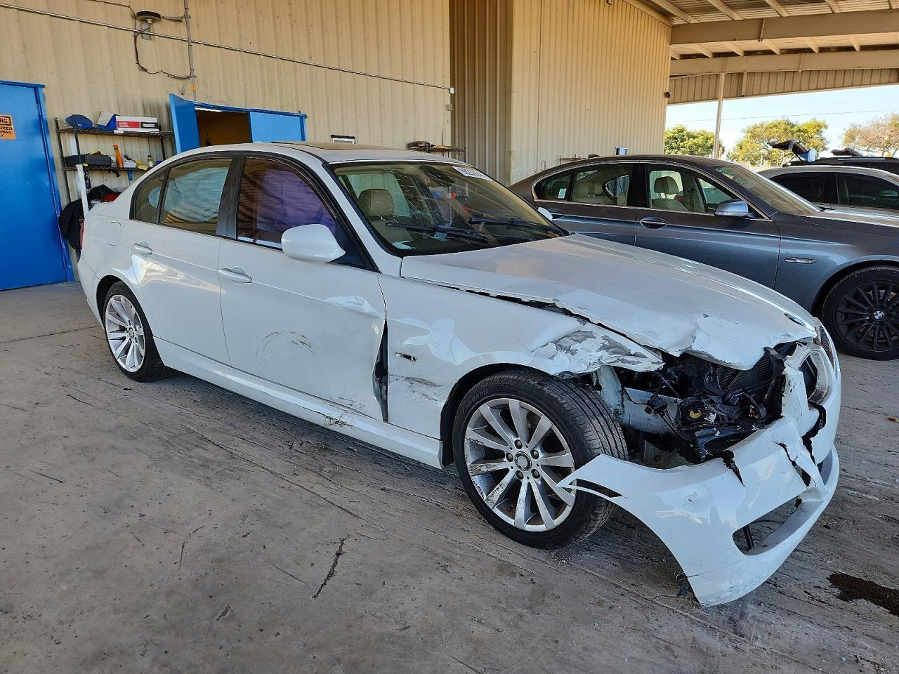 2011 BMW 328 I - Image 4