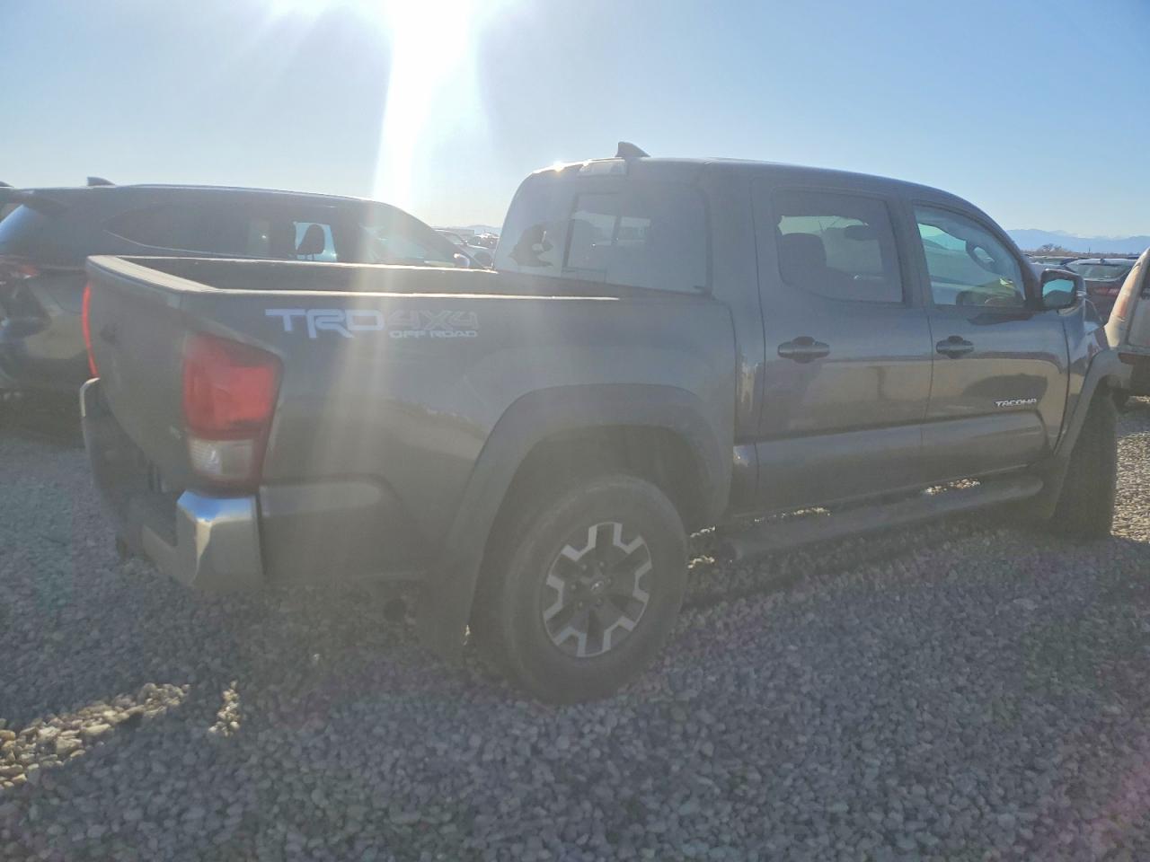 2017 Toyota Tacoma Double Cab - Фото 3