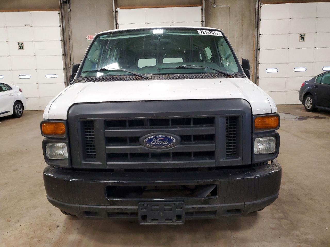 2010 Ford Econoline E350 Super Duty Wagon - Image 5