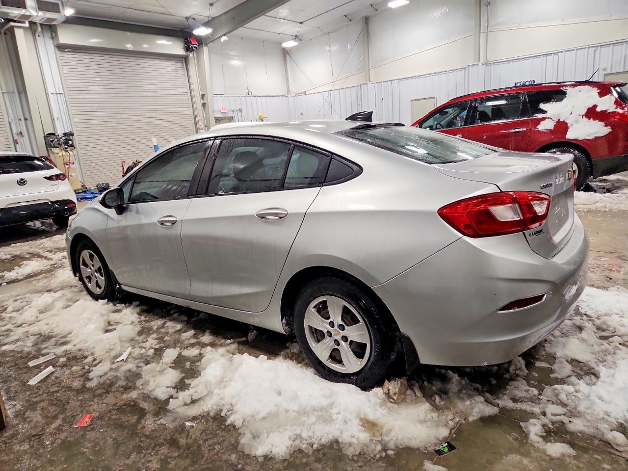 2017 Chevrolet Cruze Ls - Фото 2