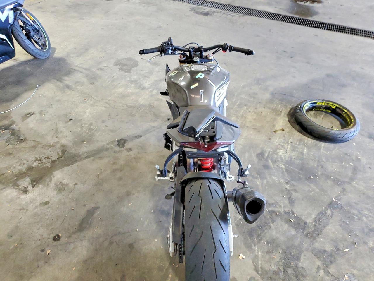 2024 Aprilia Tuono V4 1100 - Фото 6