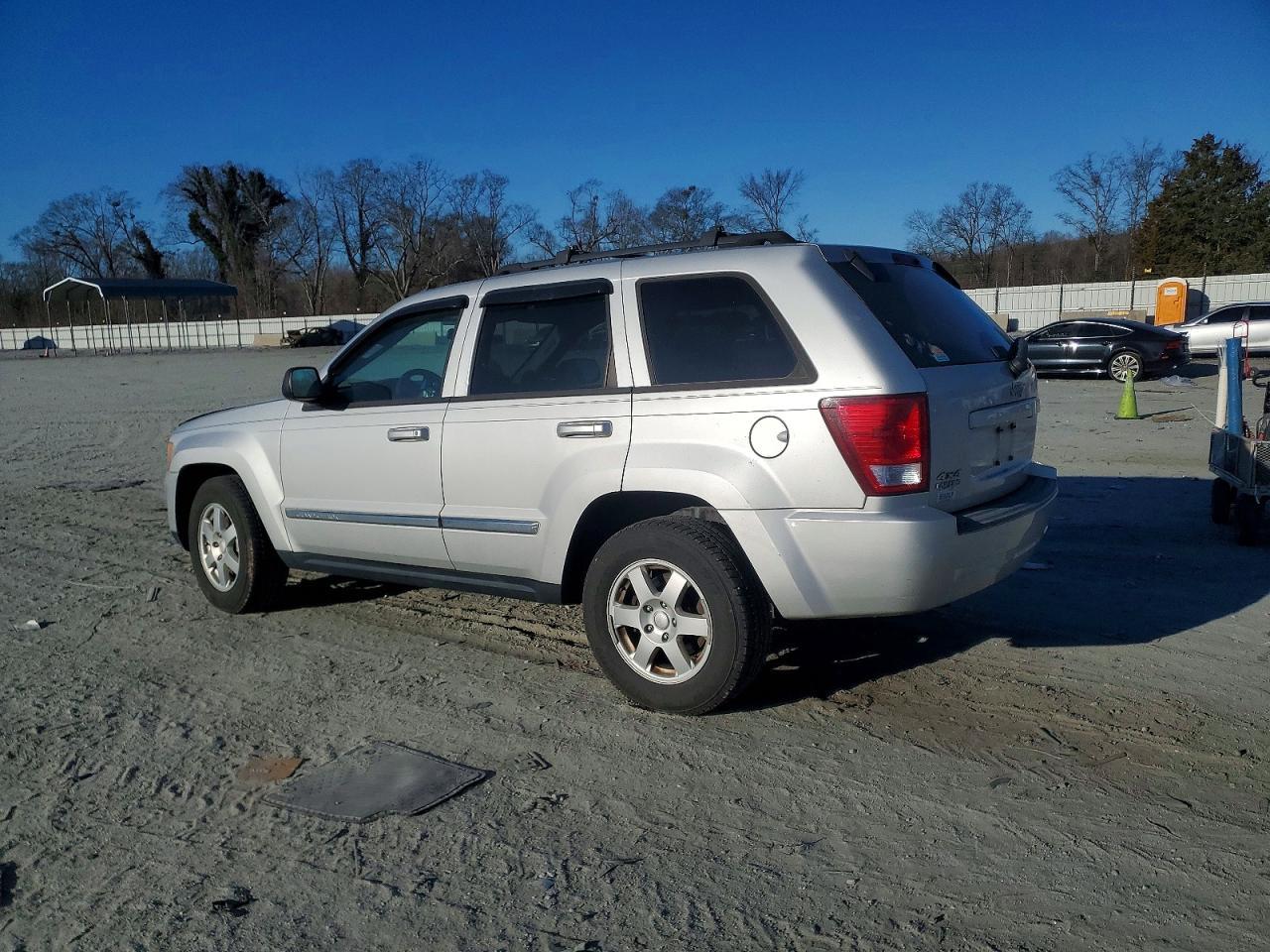 2010 Jeep Grand Cherokee - Фото 2