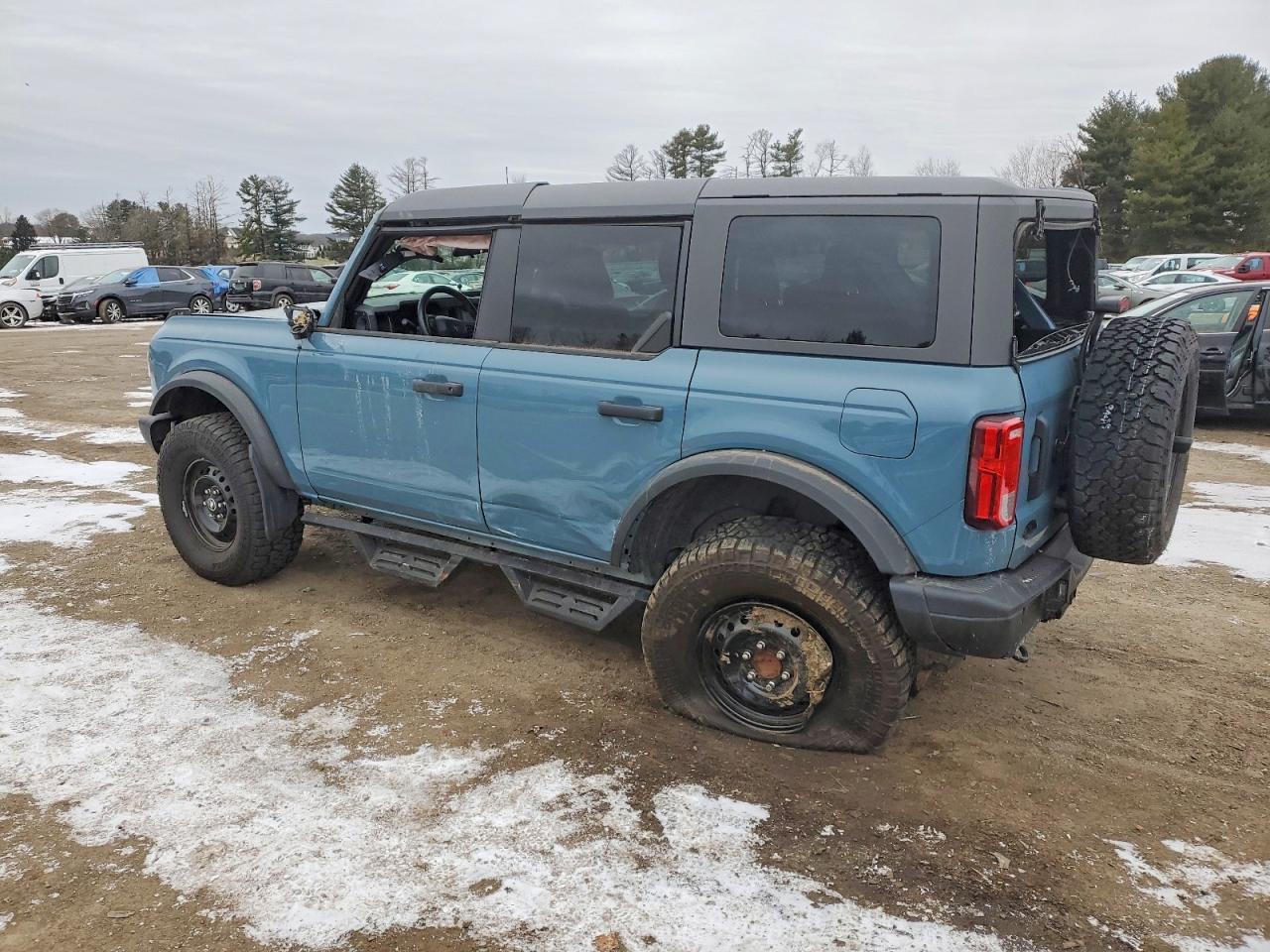 2022 Ford Bronco Base - Фото 2