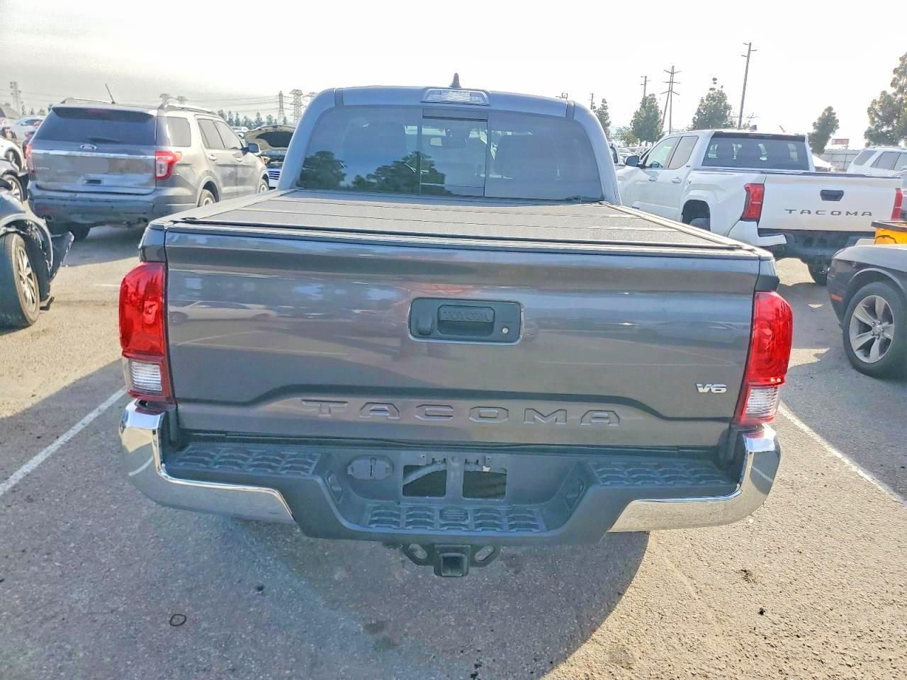 2022 Toyota Tacoma Dou - Фото 6