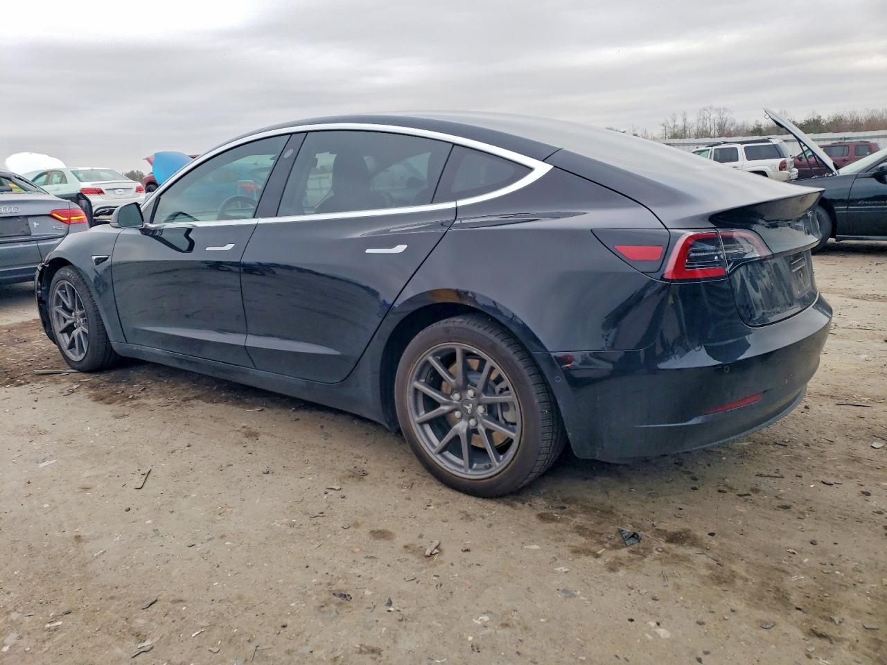 2018 Tesla Model 3 - Фото 2