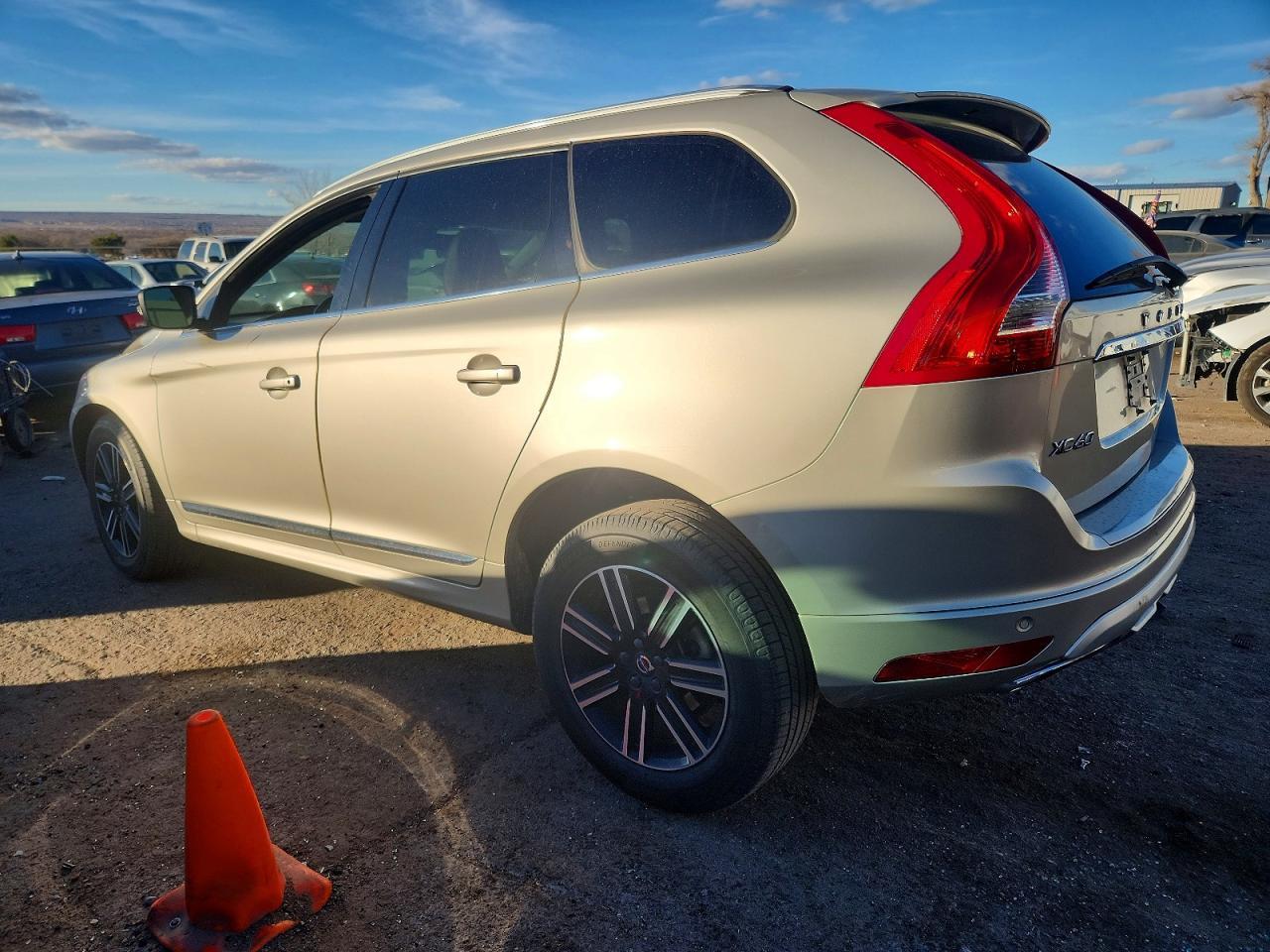 2017 Volvo Xc60 T5 Dynamic - Image 2