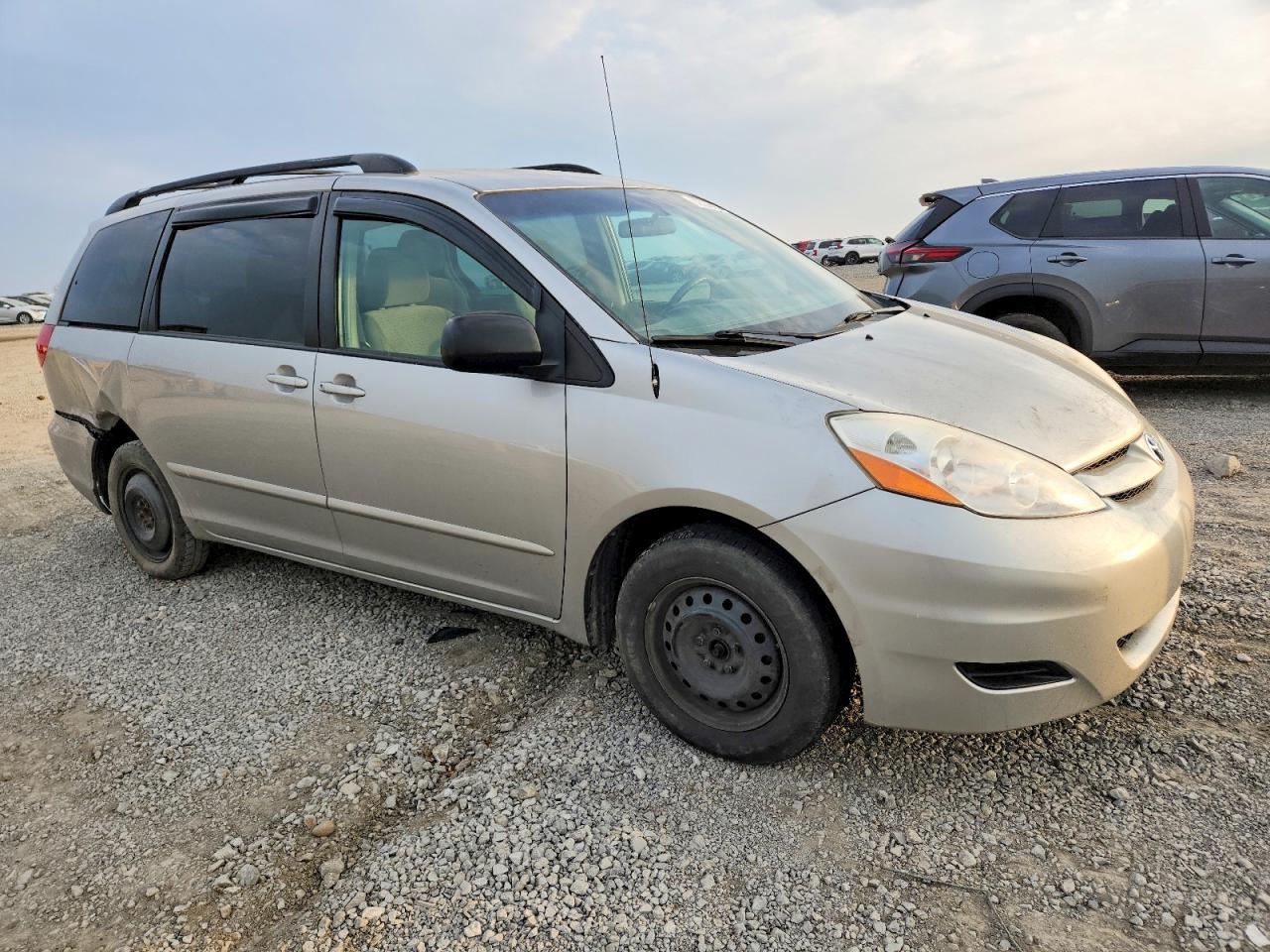 2010 Toyota Sienna Ce - Фото 4