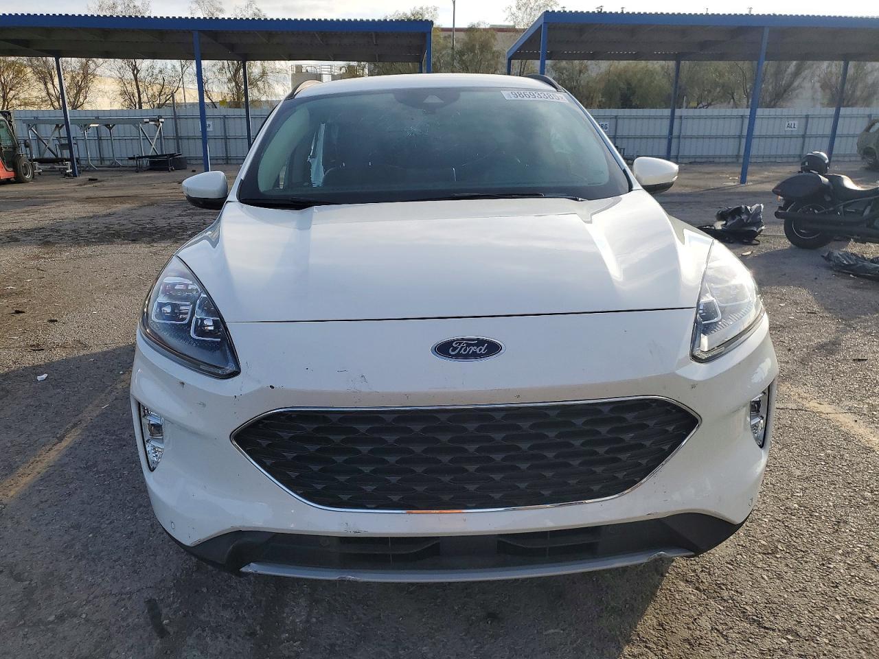 2020 Ford Escape Titanium - Image 5