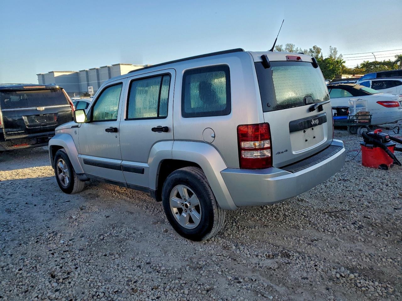 2011 Jeep Liberty Sport - Фото 2