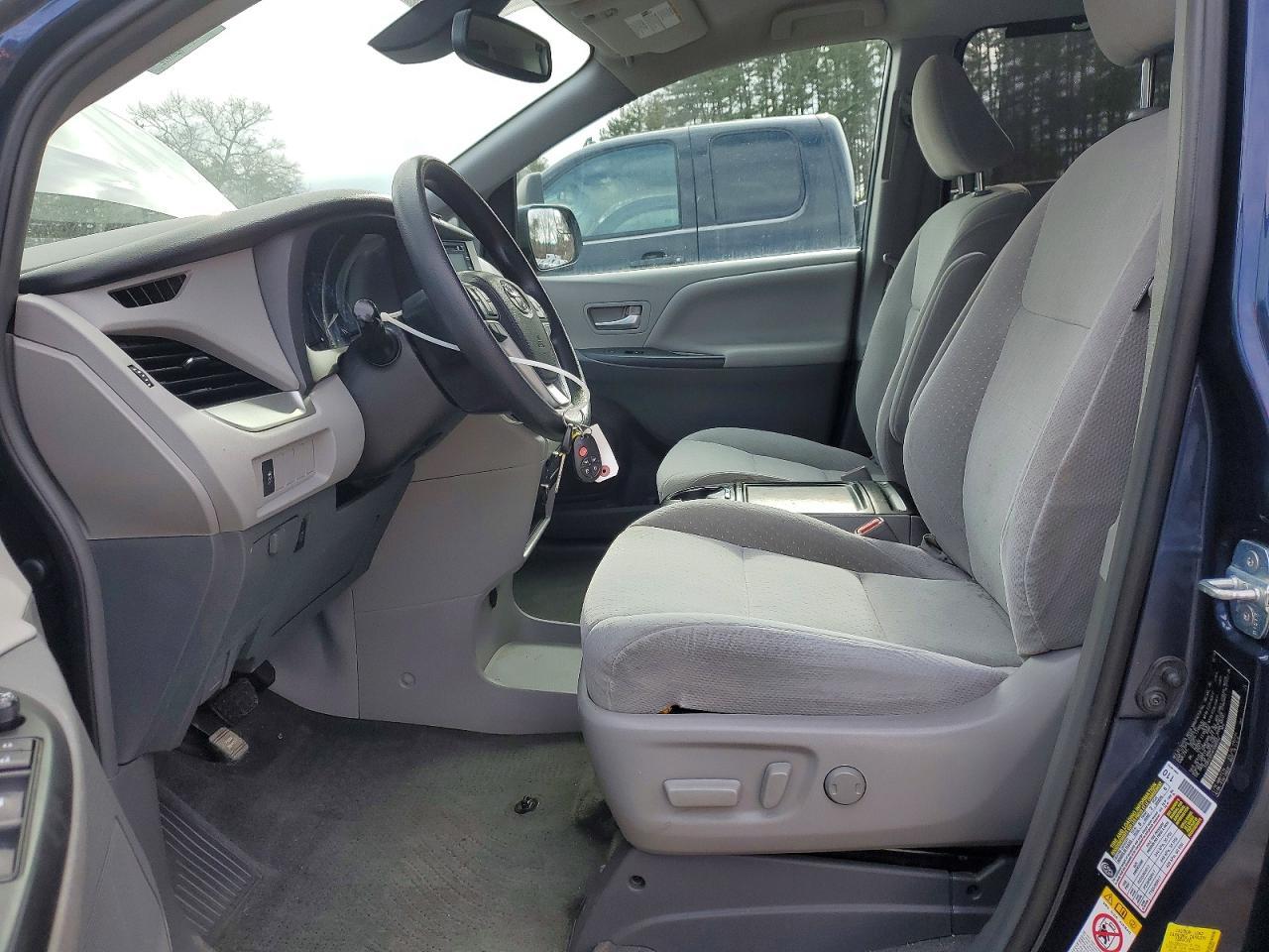 2019 Toyota Sienna Le - Image 7