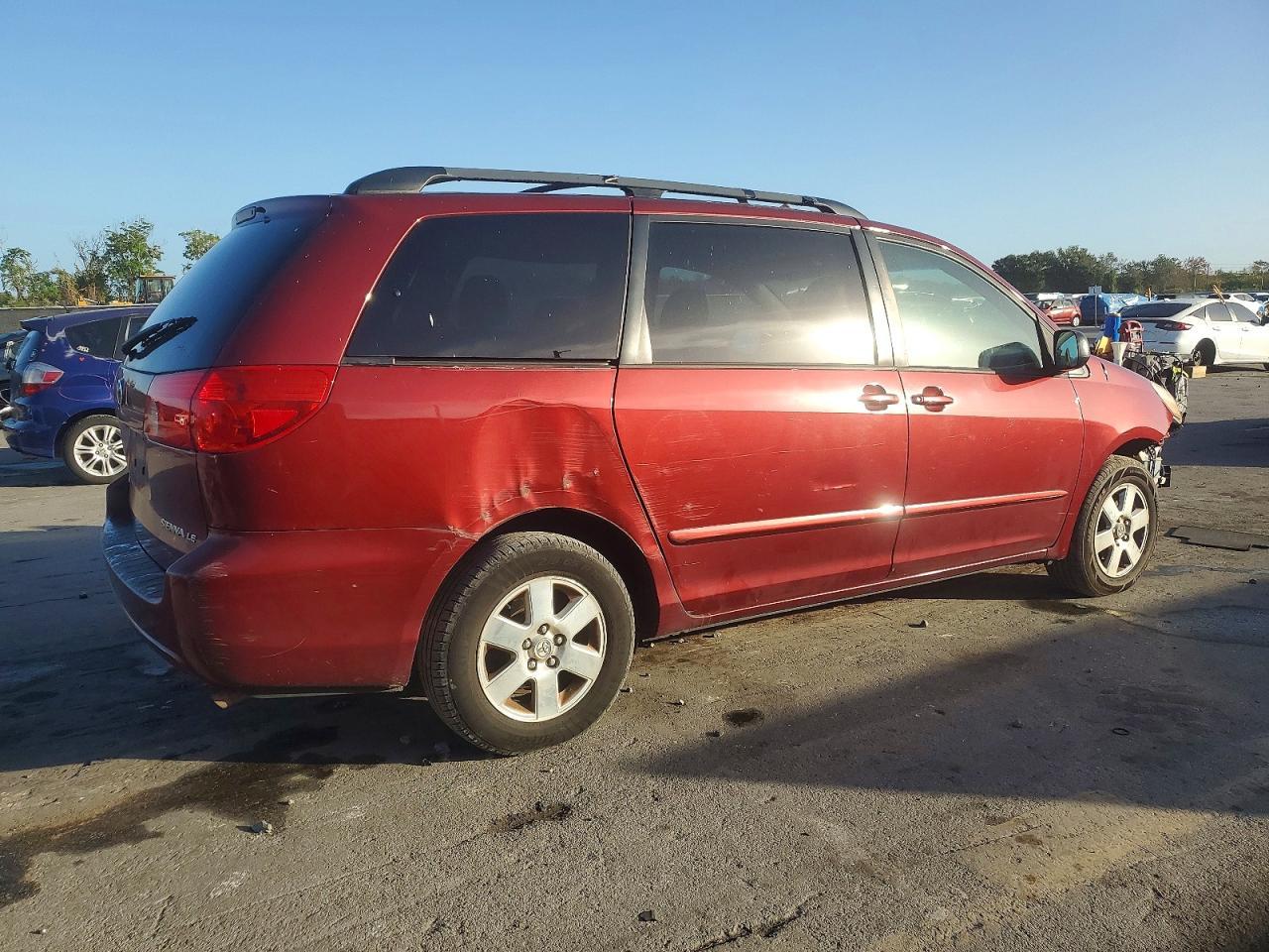2010 Toyota Sienna Le 8-Passenger - Image 3