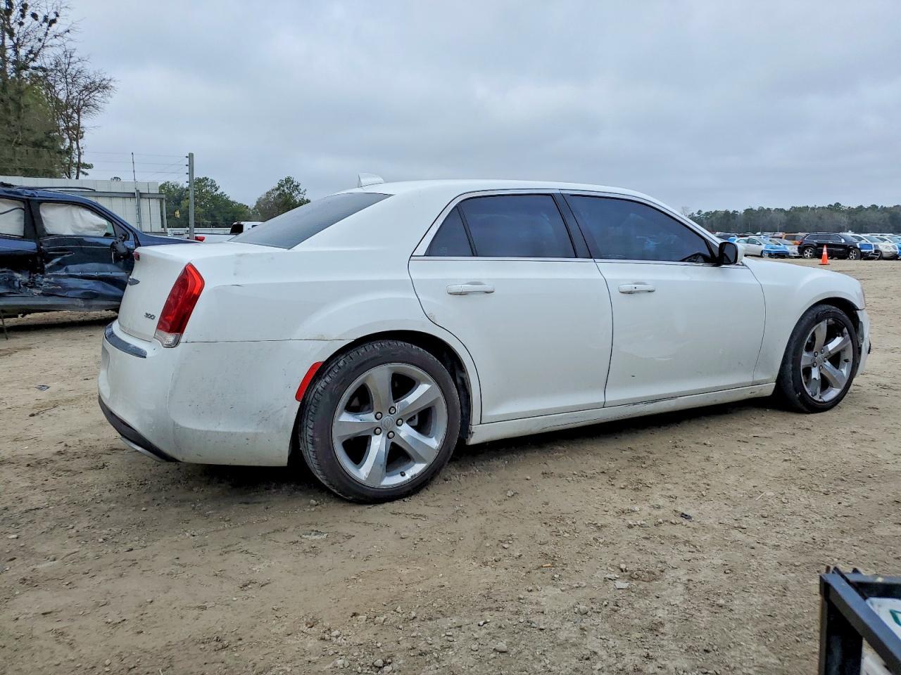2015 Chrysler 300 Limited - Фото 3