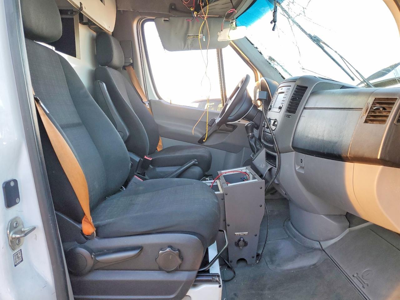 2017 Mercedes Benz Sprinter 2500 Ambulance - Фото 7