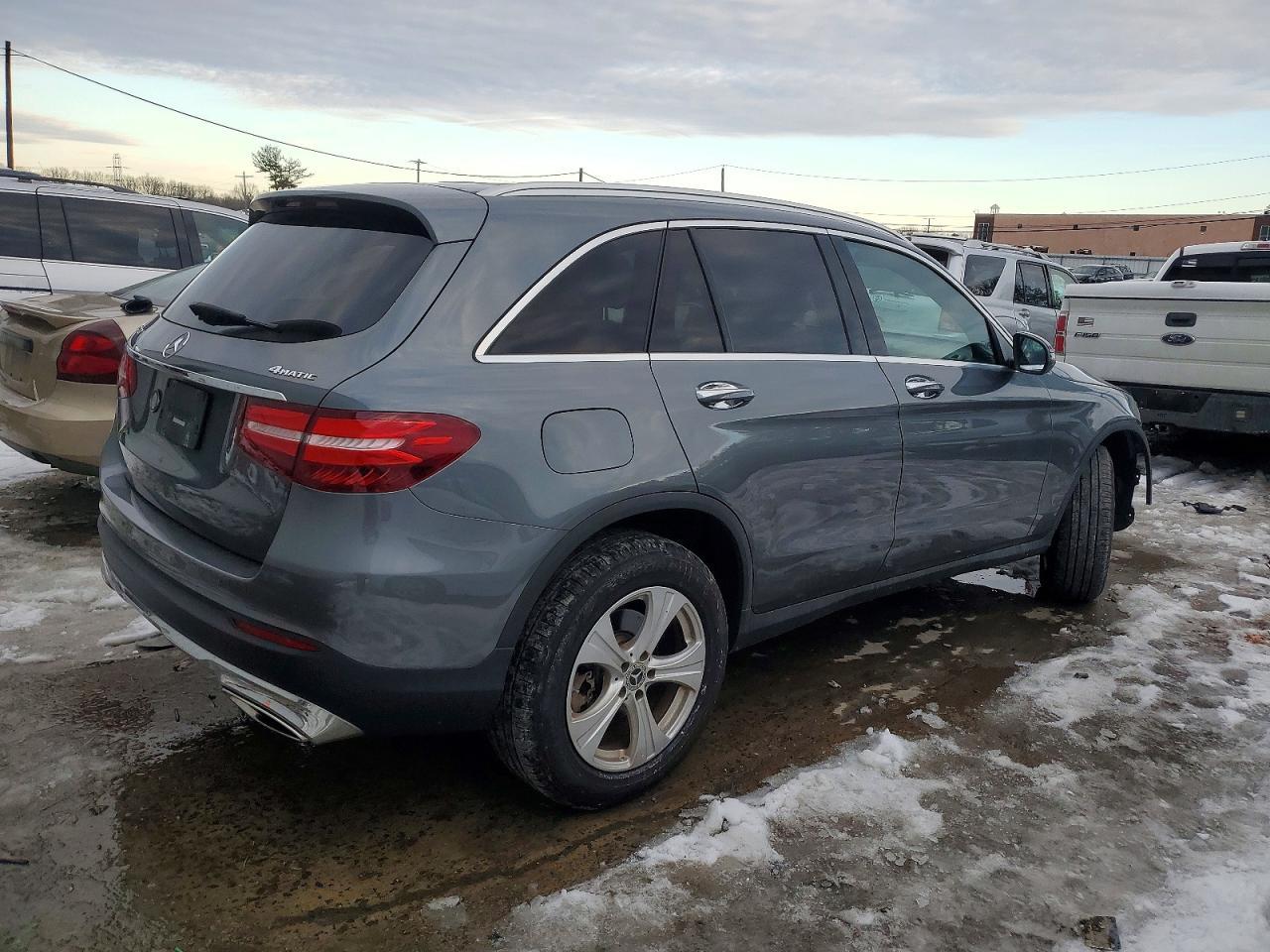2018 Mercedes Benz Glc - Фото 3