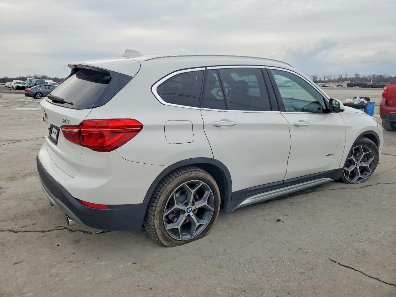 2018 BMW X1 xDrive28I - Фото 3