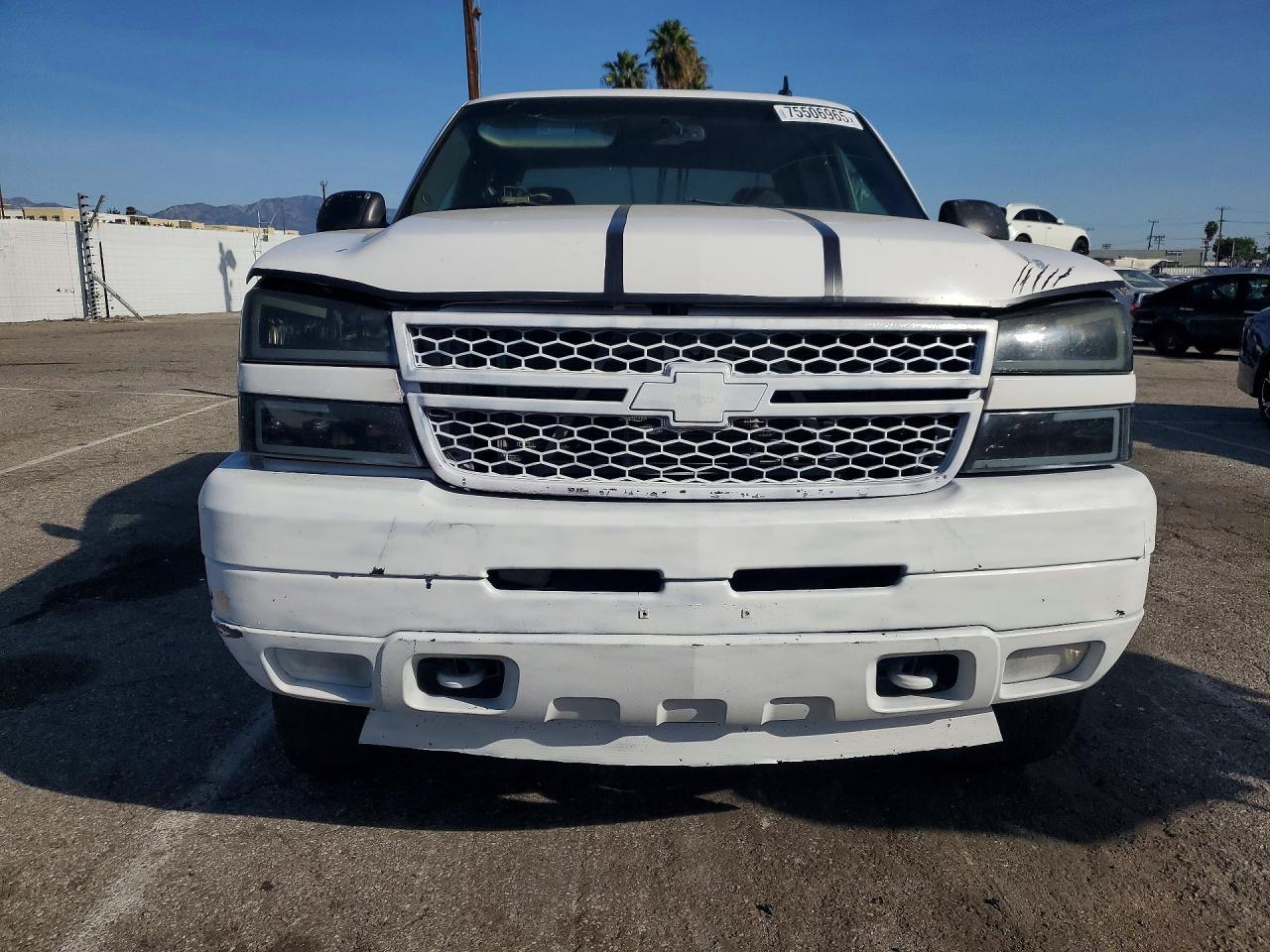 2007 Chevrolet Silverado C2500 Heavy Duty - Image 5