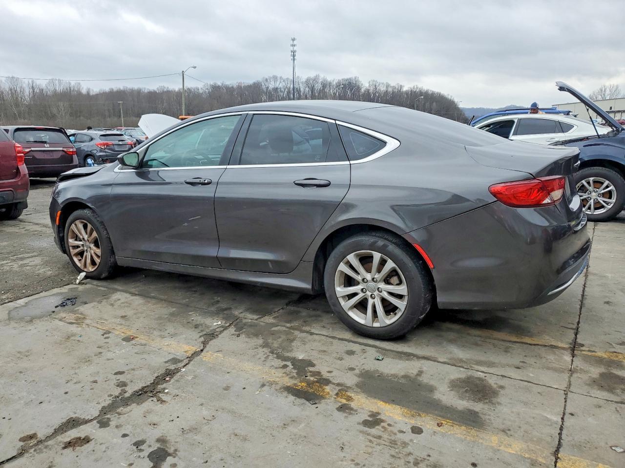 2016 Chrysler 200 Limited - Фото 2