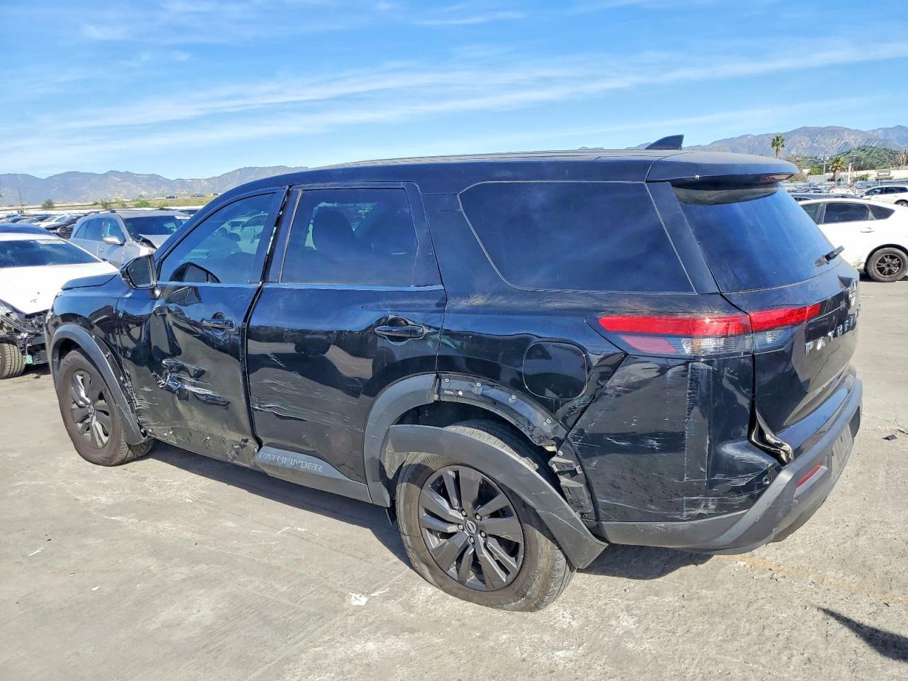 2022 Nissan Pathfinder S - Image 2