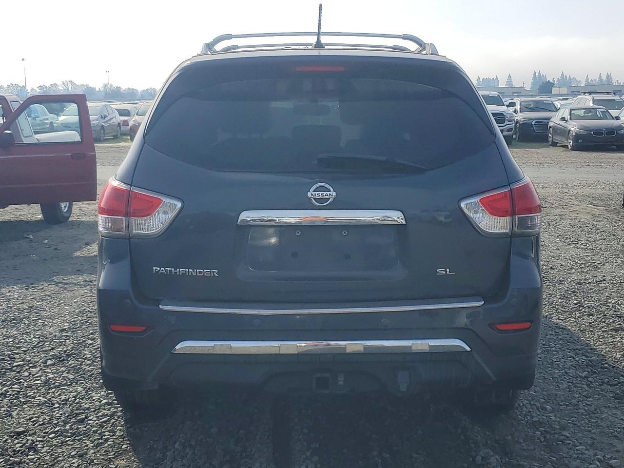 2013 Nissan Pathfinder S - Image 6