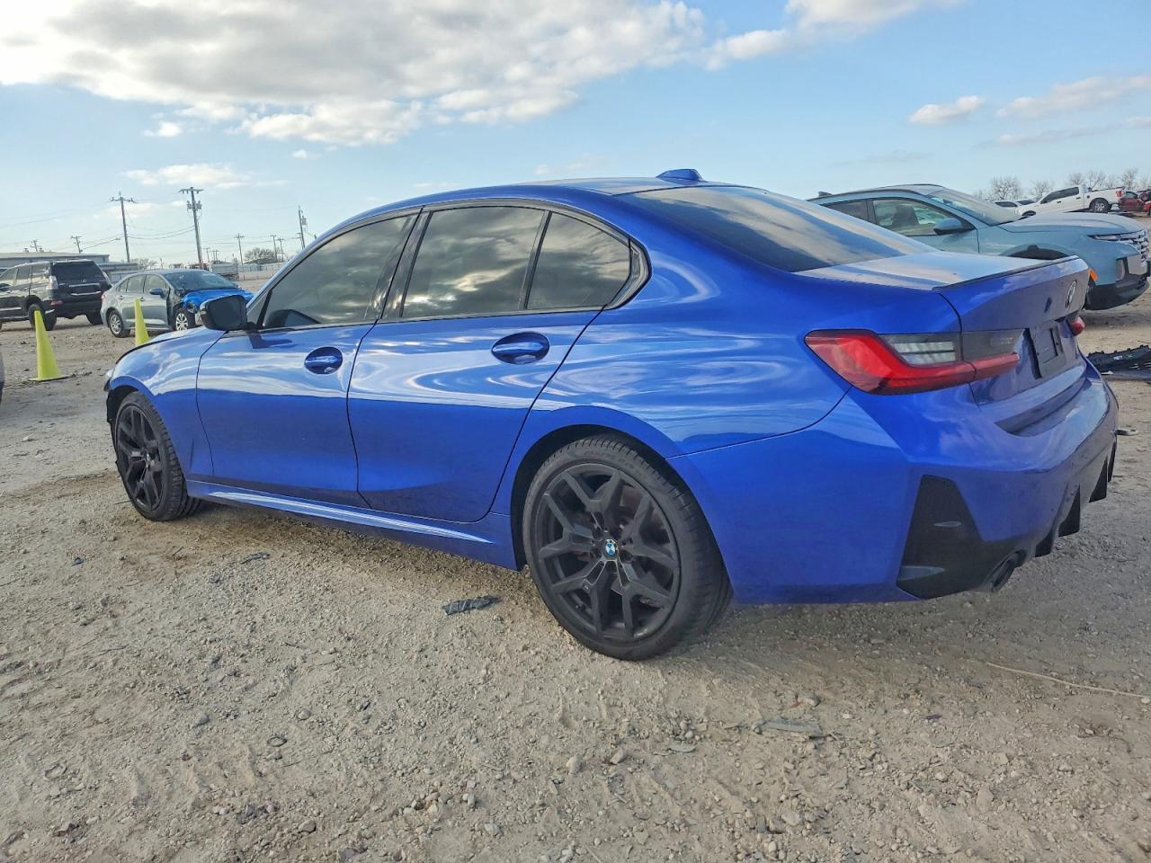 2025 BMW Motorrad 330I - Фото 2