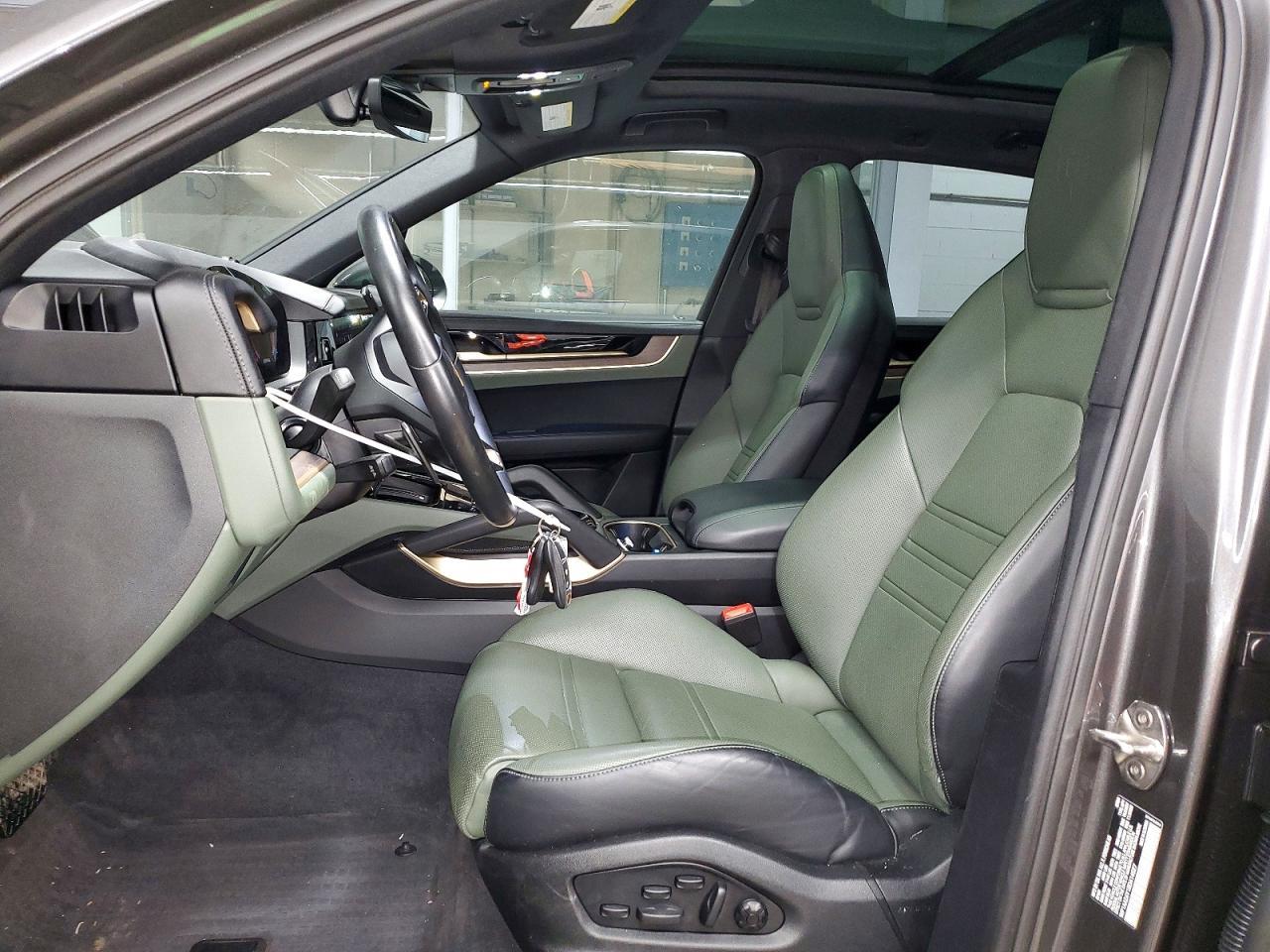 2024 Porsche Cayenne - Image 7