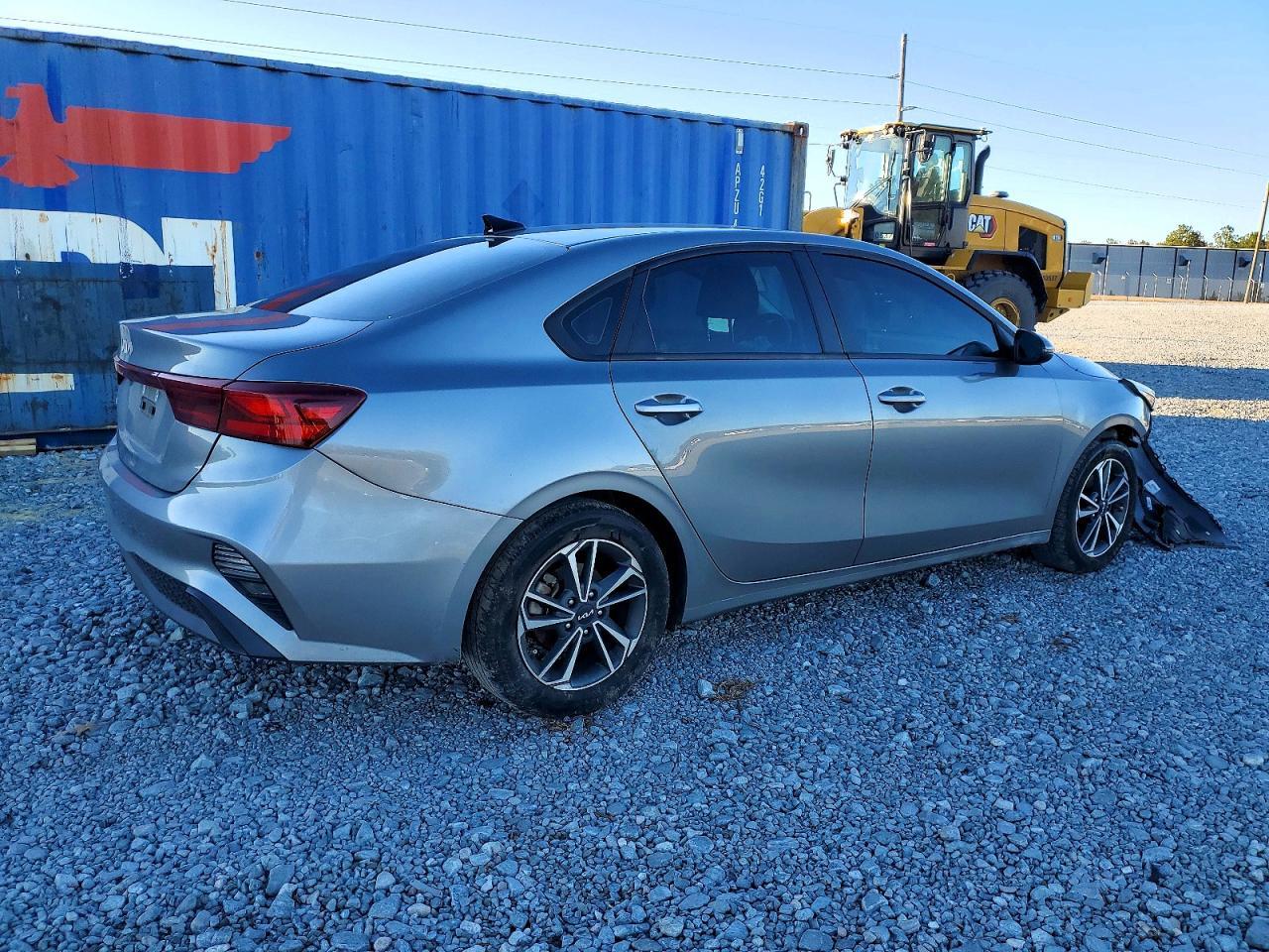 2022 Kia Forte Fe - Image 3