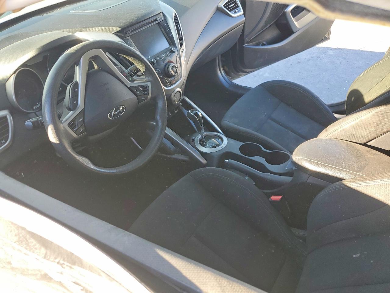 2016 Hyundai Veloster - Image 7