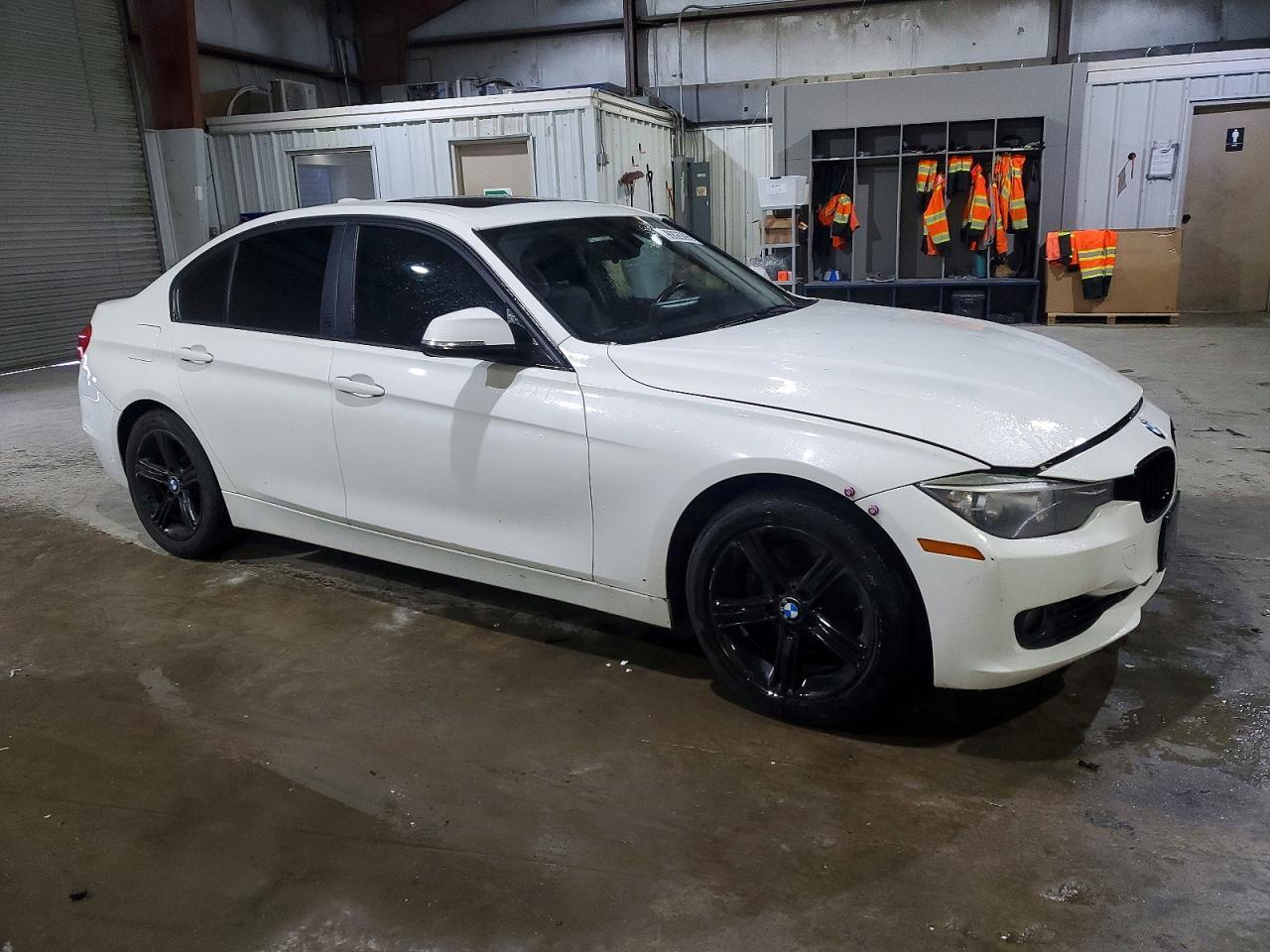 2013 BMW 328 Xi Sulev - Image 4