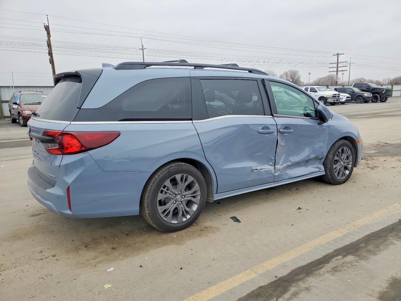 2025 Honda Odyssey Touring - Фото 3