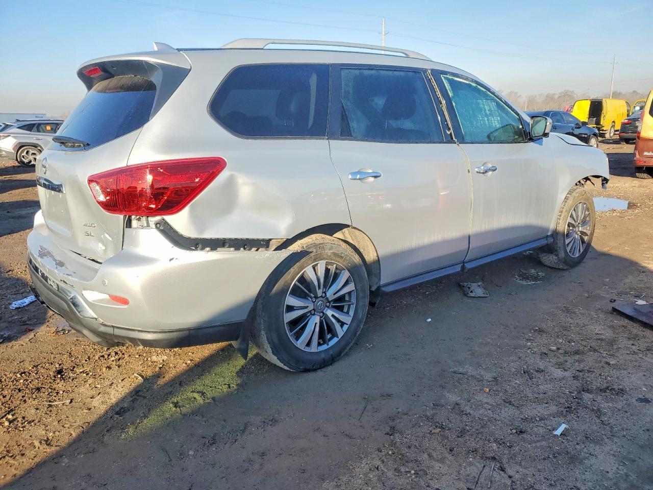2020 Nissan Pathfinder Sl - Фото 3