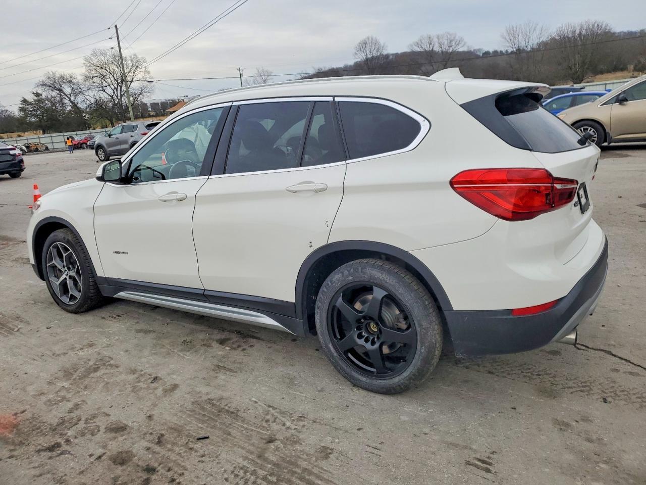 2018 BMW X1 xDrive28I - Фото 2
