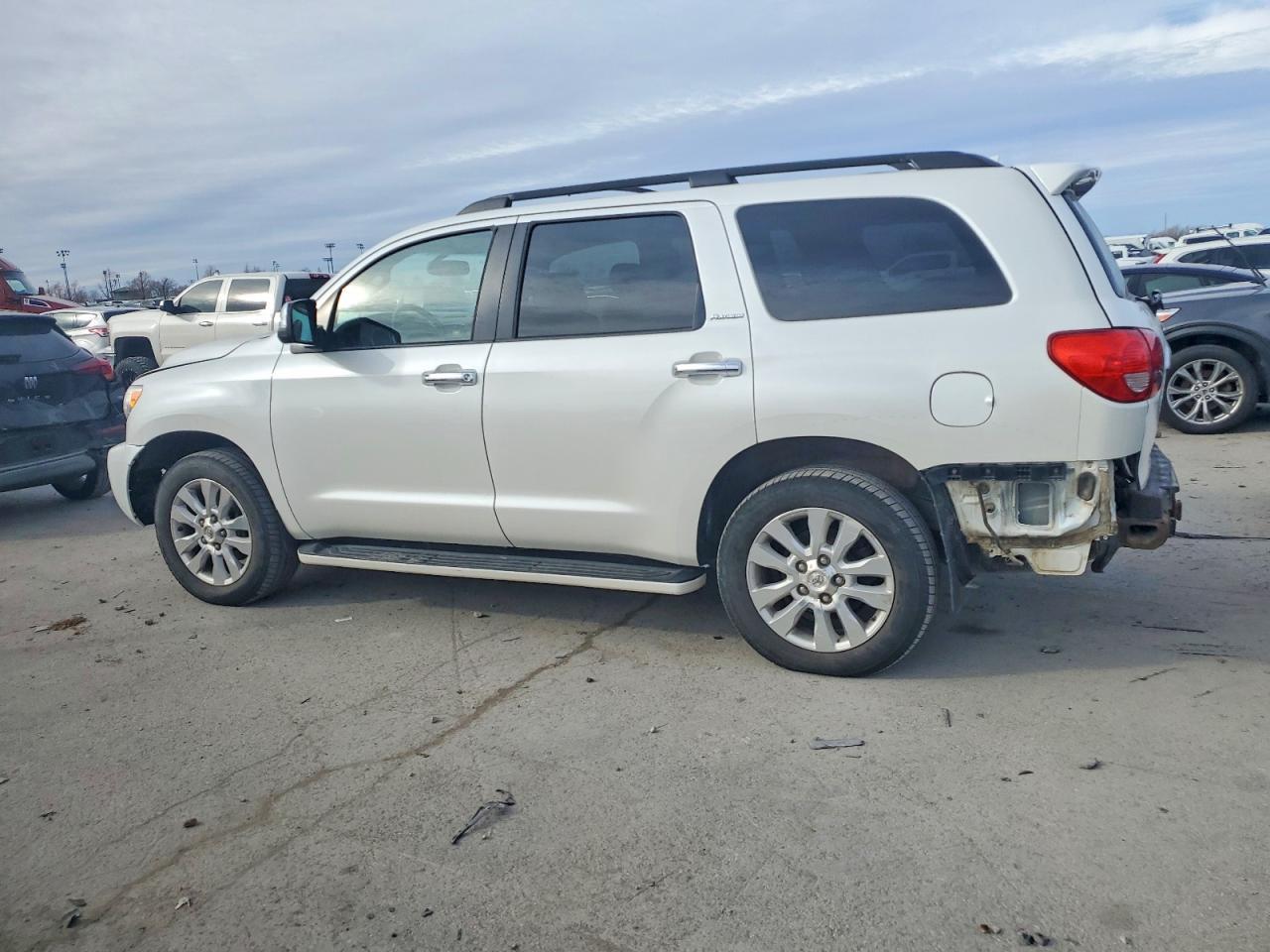 2010 Toyota Sequoia Platinum - Фото 2