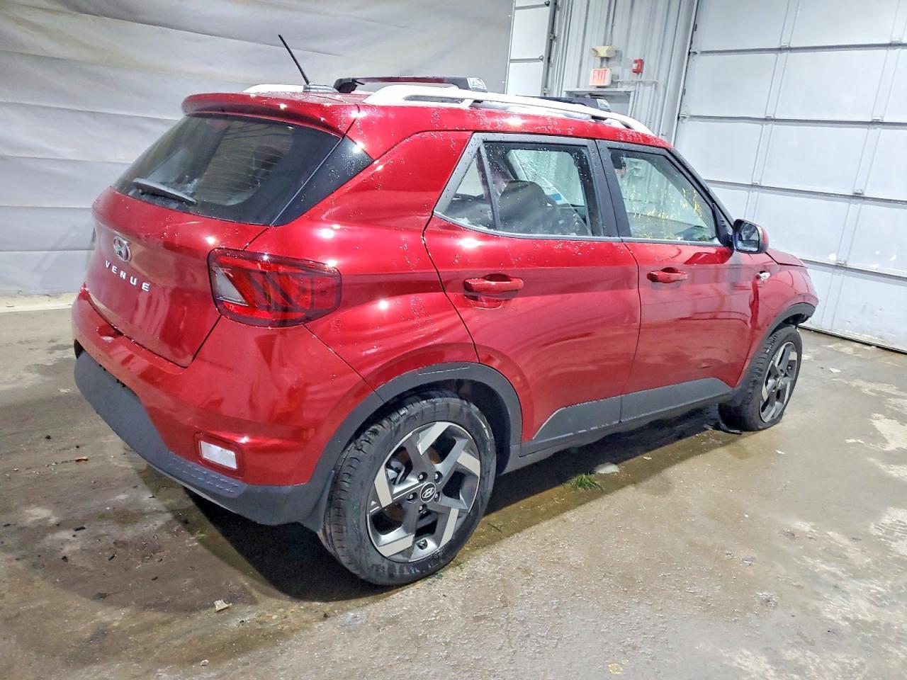 2025 Hyundai Venue Sel - Image 3