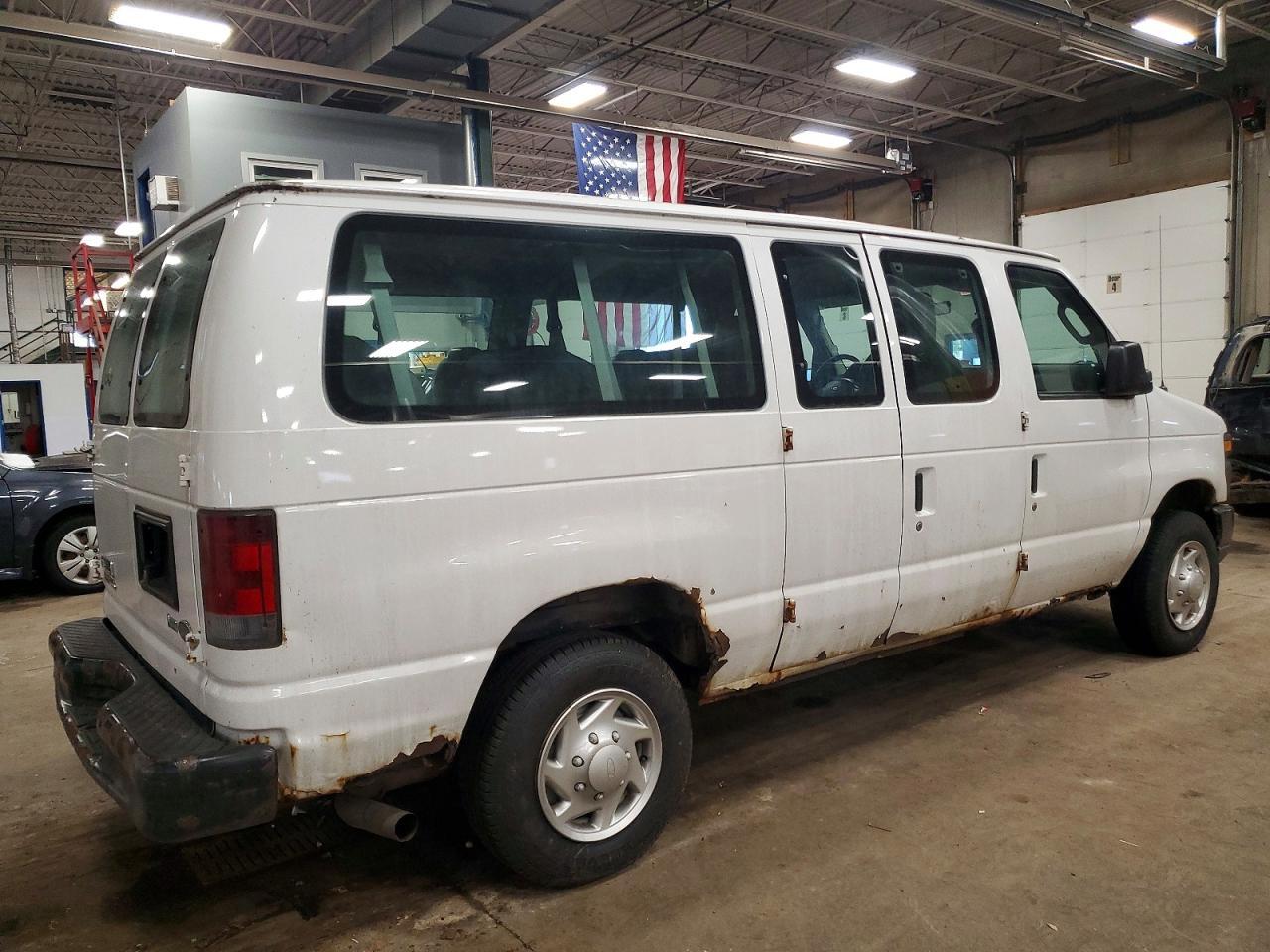 2010 Ford Econoline E350 Super Duty Wagon - Image 3
